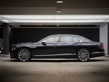 BENTLEY Flying Spur Mulliner Hybrid