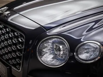 BENTLEY Flying Spur Mulliner Hybrid