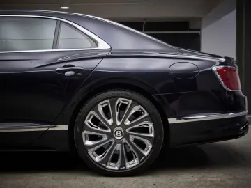 BENTLEY Flying Spur Mulliner Hybrid