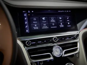 BENTLEY Flying Spur Mulliner Hybrid