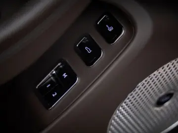 BENTLEY Flying Spur Mulliner Hybrid