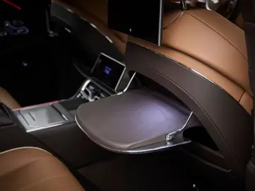 BENTLEY Flying Spur Mulliner Hybrid