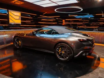 FERRARI Roma 3.9 T V8 Spider DCT