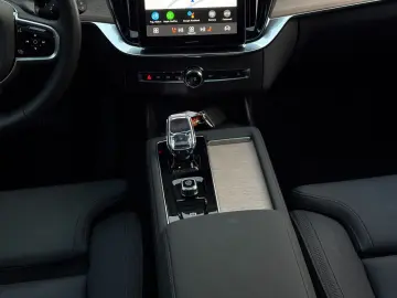 VOLVO XC90 B5 AWD Plus Bright HUD 360 H&K