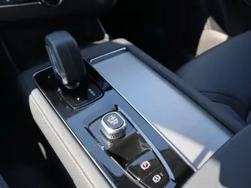 VOLVO XC90 T8 AWD Plug-in Hybrid 360