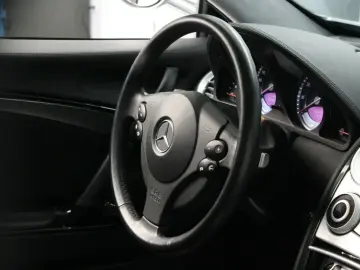 MERCEDES-BENZ SLR McLaren Coupé DT.AUSLIEF WENIG KM KERAMIK