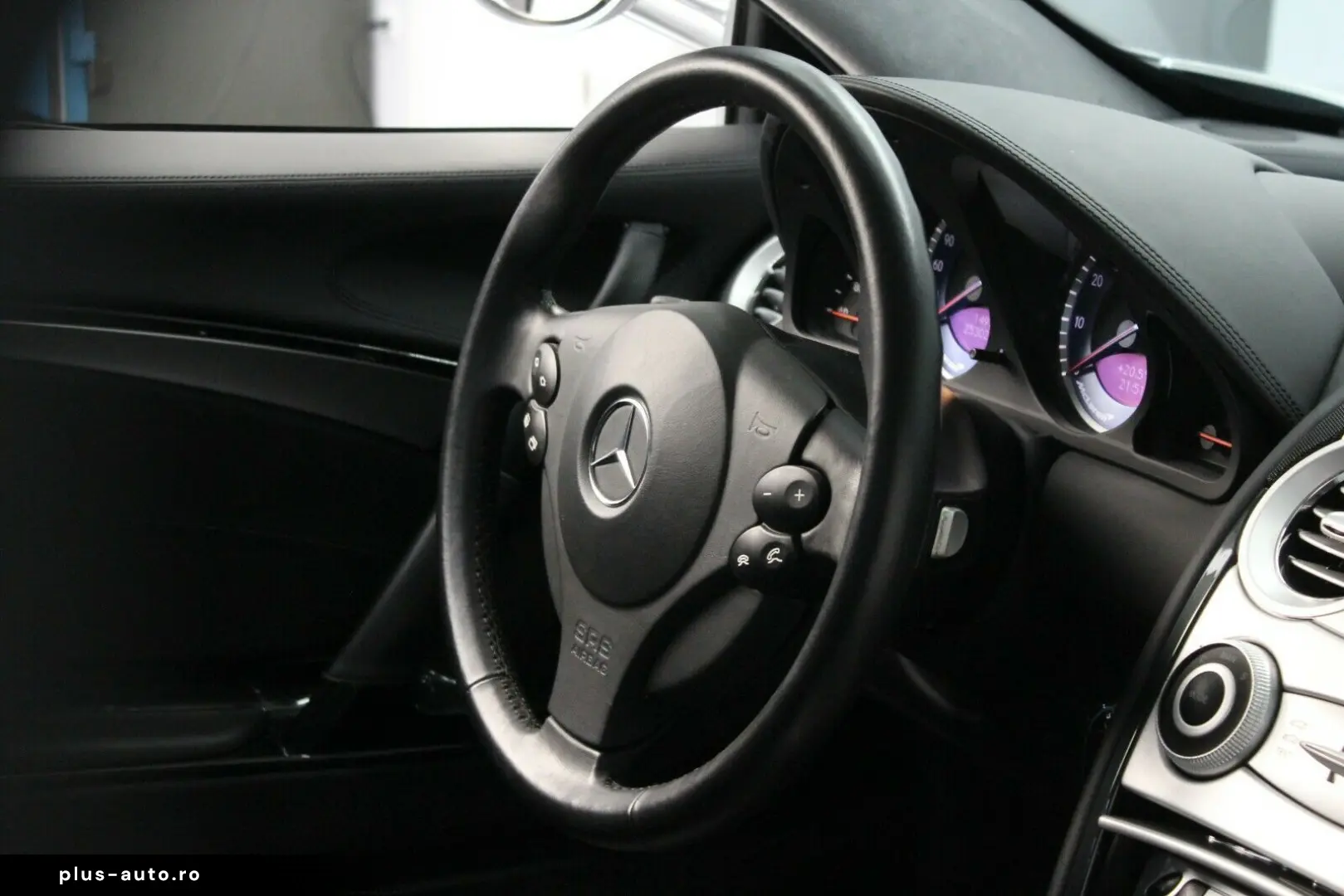 MERCEDES-BENZ SLR McLaren Coupé DT.AUSLIEF WENIG KM KERAMIK