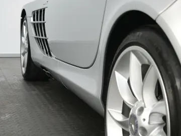 MERCEDES-BENZ SLR McLaren Coupé DT.AUSLIEF WENIG KM KERAMIK