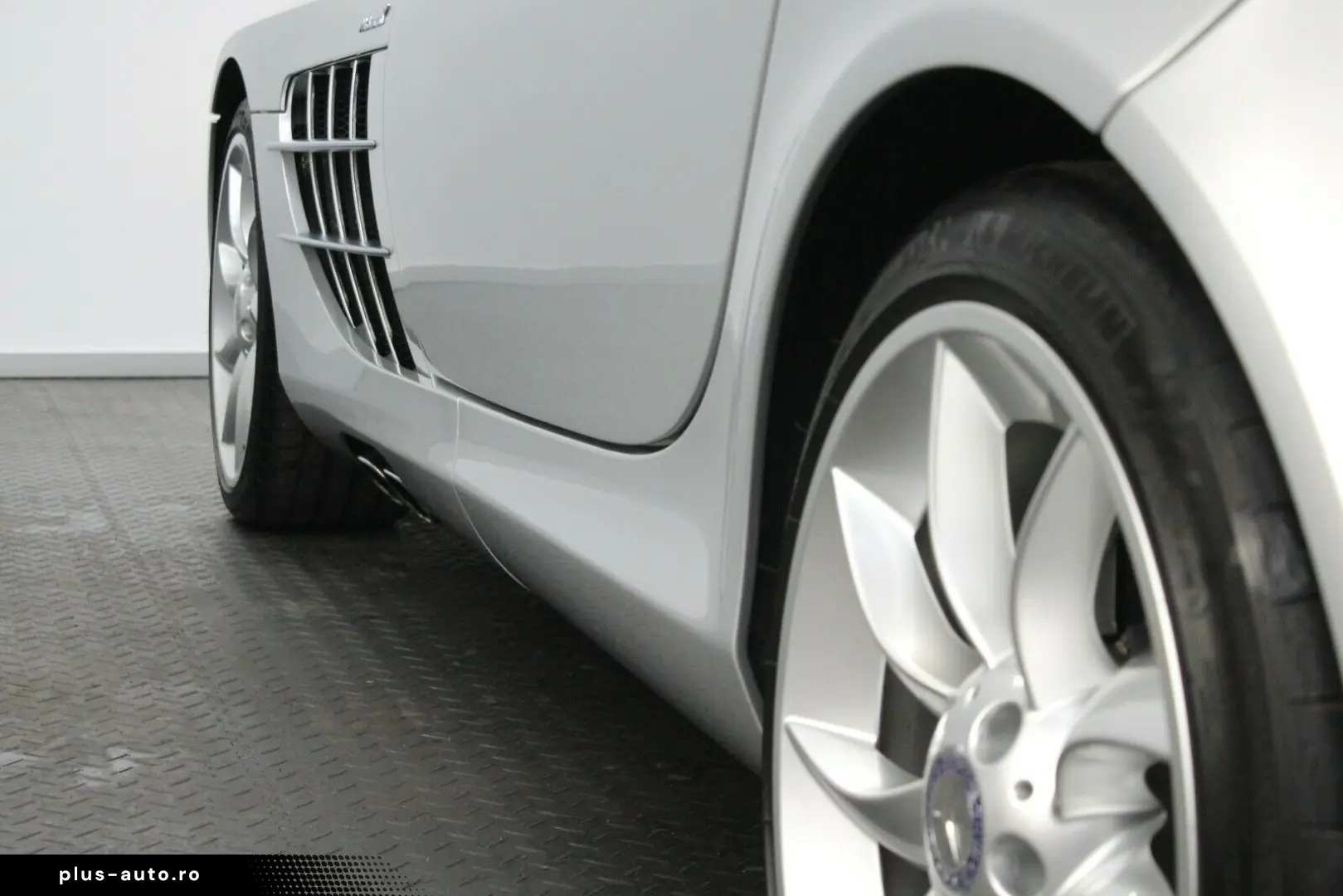 MERCEDES-BENZ SLR McLaren Coupé DT.AUSLIEF WENIG KM KERAMIK