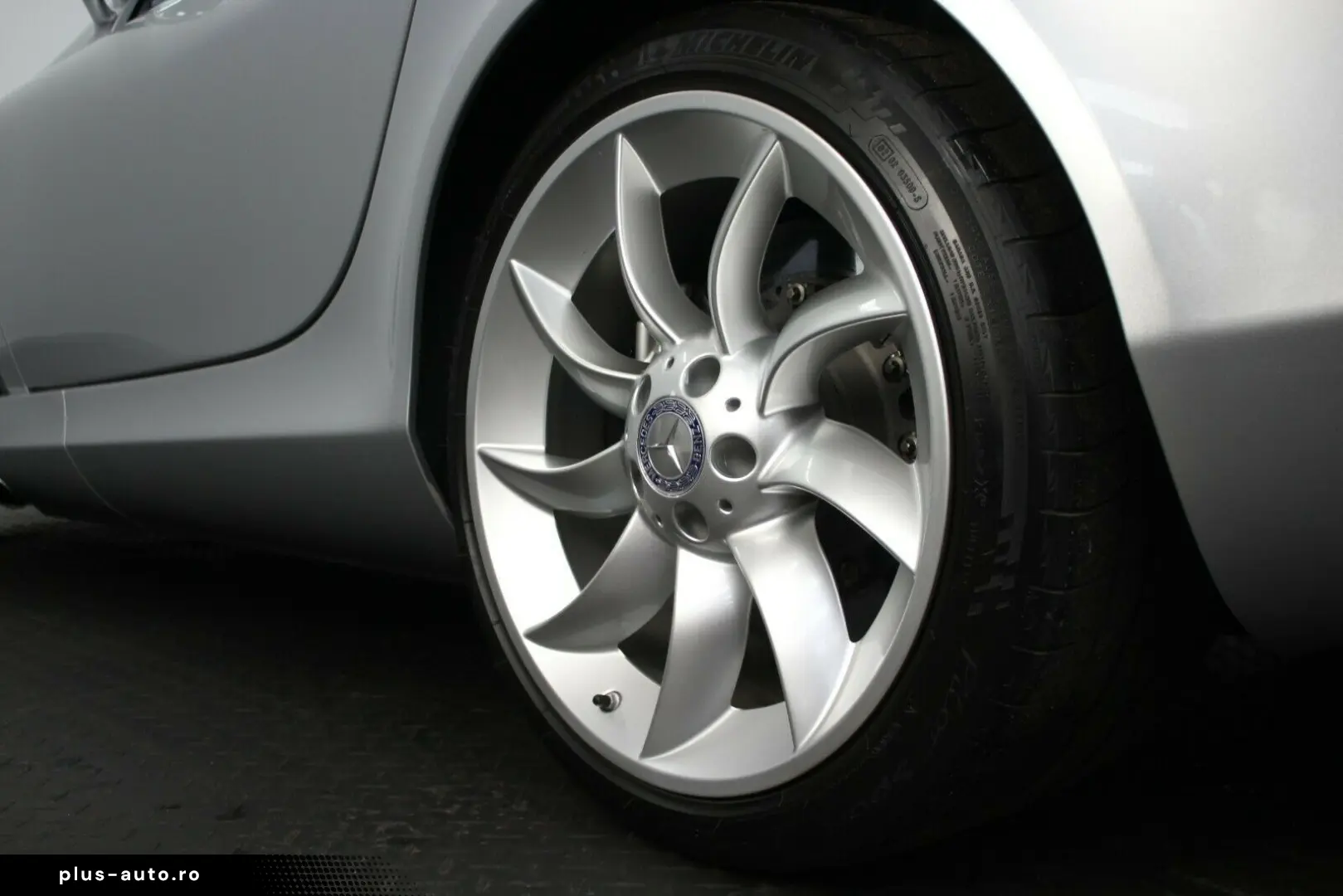 MERCEDES-BENZ SLR McLaren Coupé DT.AUSLIEF WENIG KM KERAMIK