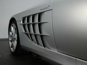 MERCEDES-BENZ SLR McLaren Coupé DT.AUSLIEF WENIG KM KERAMIK