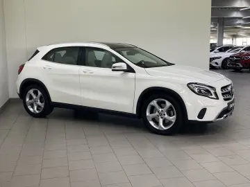 MERCEDES-BENZ GLA 220 4M URBAN PANO AHK LED NAVI PARK-PILOT