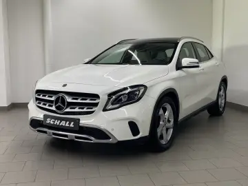 MERCEDES-BENZ GLA 220 4M URBAN PANO AHK LED NAVI PARK-PILOT