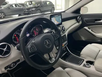 MERCEDES-BENZ GLA 220 4M URBAN PANO AHK LED NAVI PARK-PILOT