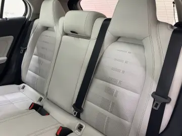 MERCEDES-BENZ GLA 220 4M URBAN PANO AHK LED NAVI PARK-PILOT