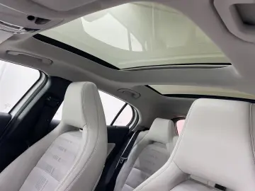 MERCEDES-BENZ GLA 220 4M URBAN PANO AHK LED NAVI PARK-PILOT