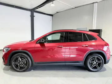 MERCEDES-BENZ GLA 220 d 4Matic  AMG-LINE MULTIBEAM PANO AHK