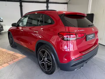 MERCEDES-BENZ GLA 220 d 4Matic  AMG-LINE MULTIBEAM PANO AHK