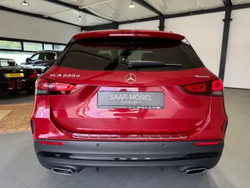 MERCEDES-BENZ GLA 220 d 4Matic  AMG-LINE MULTIBEAM PANO AHK