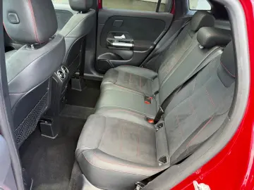 MERCEDES-BENZ GLA 220 d 4Matic  AMG-LINE MULTIBEAM PANO AHK