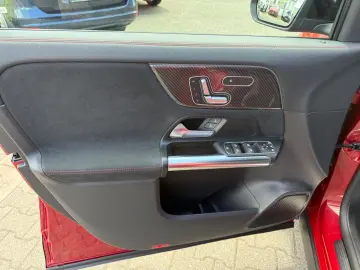 MERCEDES-BENZ GLA 220 d 4Matic  AMG-LINE MULTIBEAM PANO AHK