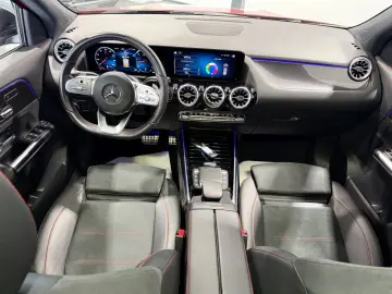 MERCEDES-BENZ GLA 220 d 4Matic  AMG-LINE MULTIBEAM PANO AHK