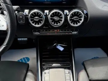 MERCEDES-BENZ GLA 220 d 4Matic  AMG-LINE MULTIBEAM PANO AHK