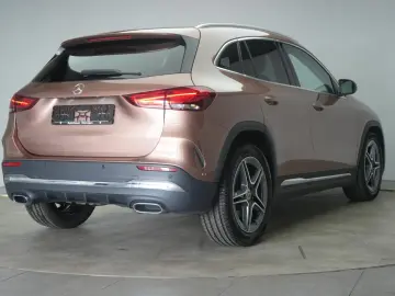 MERCEDES-BENZ GLA 220 d 4Matic 8G-DCT AMG Line Leder…