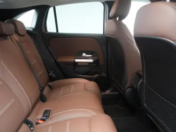 MERCEDES-BENZ GLA 220 d 4Matic 8G-DCT AMG Line Leder…