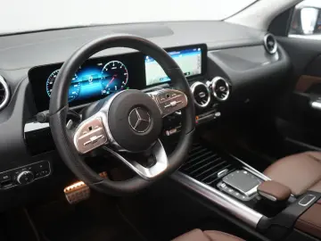 MERCEDES-BENZ GLA 220 d 4Matic 8G-DCT AMG Line Leder…