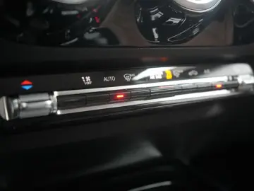 MERCEDES-BENZ GLA 220 d 4Matic 8G-DCT AMG Line Leder…