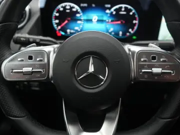 MERCEDES-BENZ GLA 220 d 4Matic 8G-DCT AMG Line Leder…