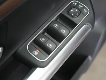 MERCEDES-BENZ GLA 220 d 4Matic 8G-DCT AMG Line Leder…