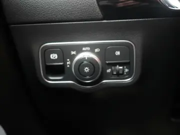 MERCEDES-BENZ GLA 220 d 4Matic 8G-DCT AMG Line Leder…