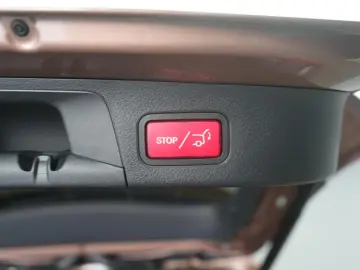 MERCEDES-BENZ GLA 220 d 4Matic 8G-DCT AMG Line Leder…