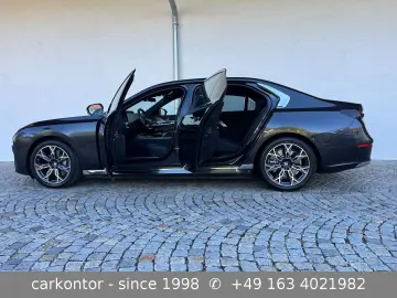 BMW i7 xDr. 60  LOUNGE SEATING AUT TÜREN FOND ENTERT