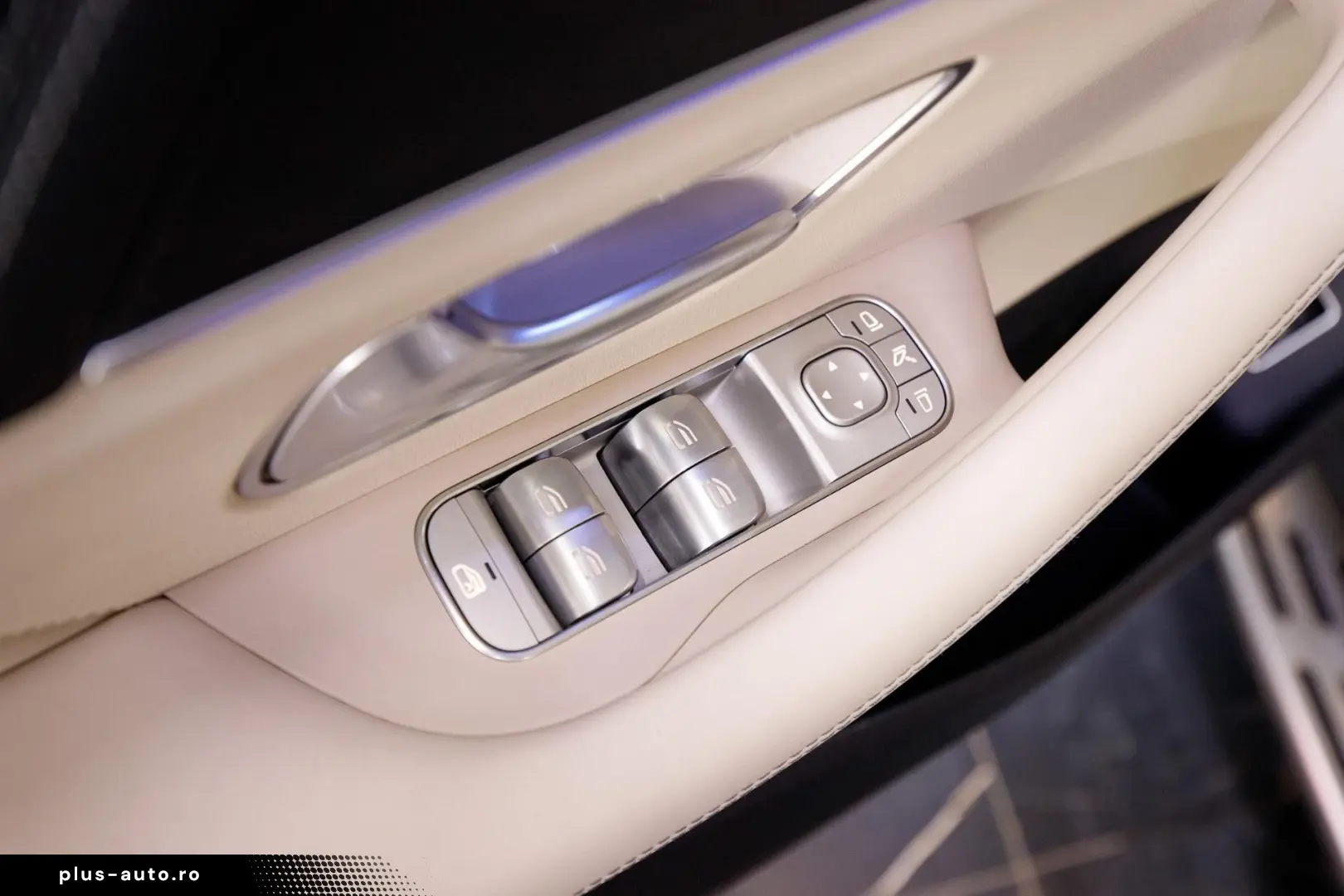 MERCEDES-BENZ GL-Class 2024 — imagine 32