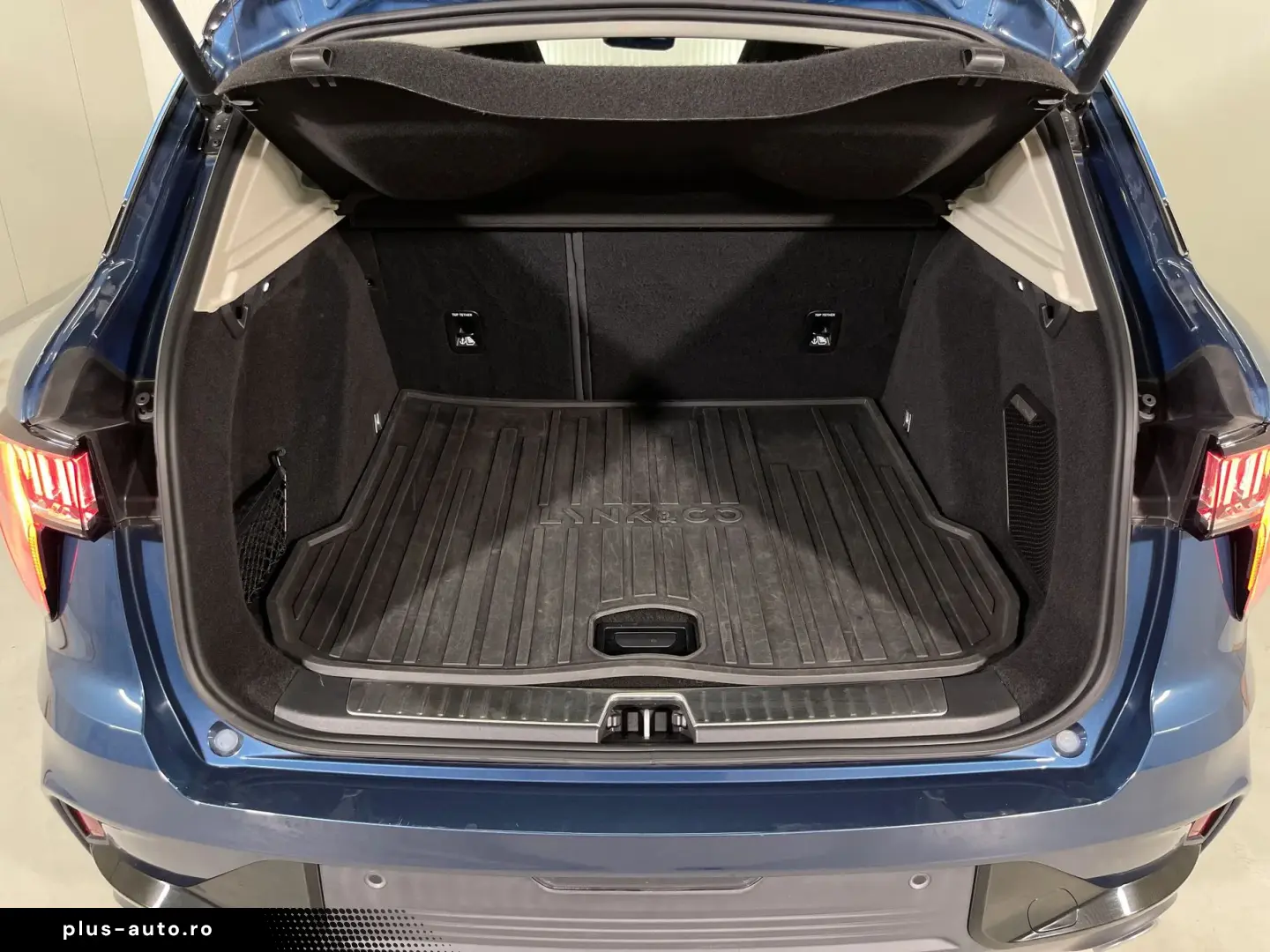 Lynk-Co 01