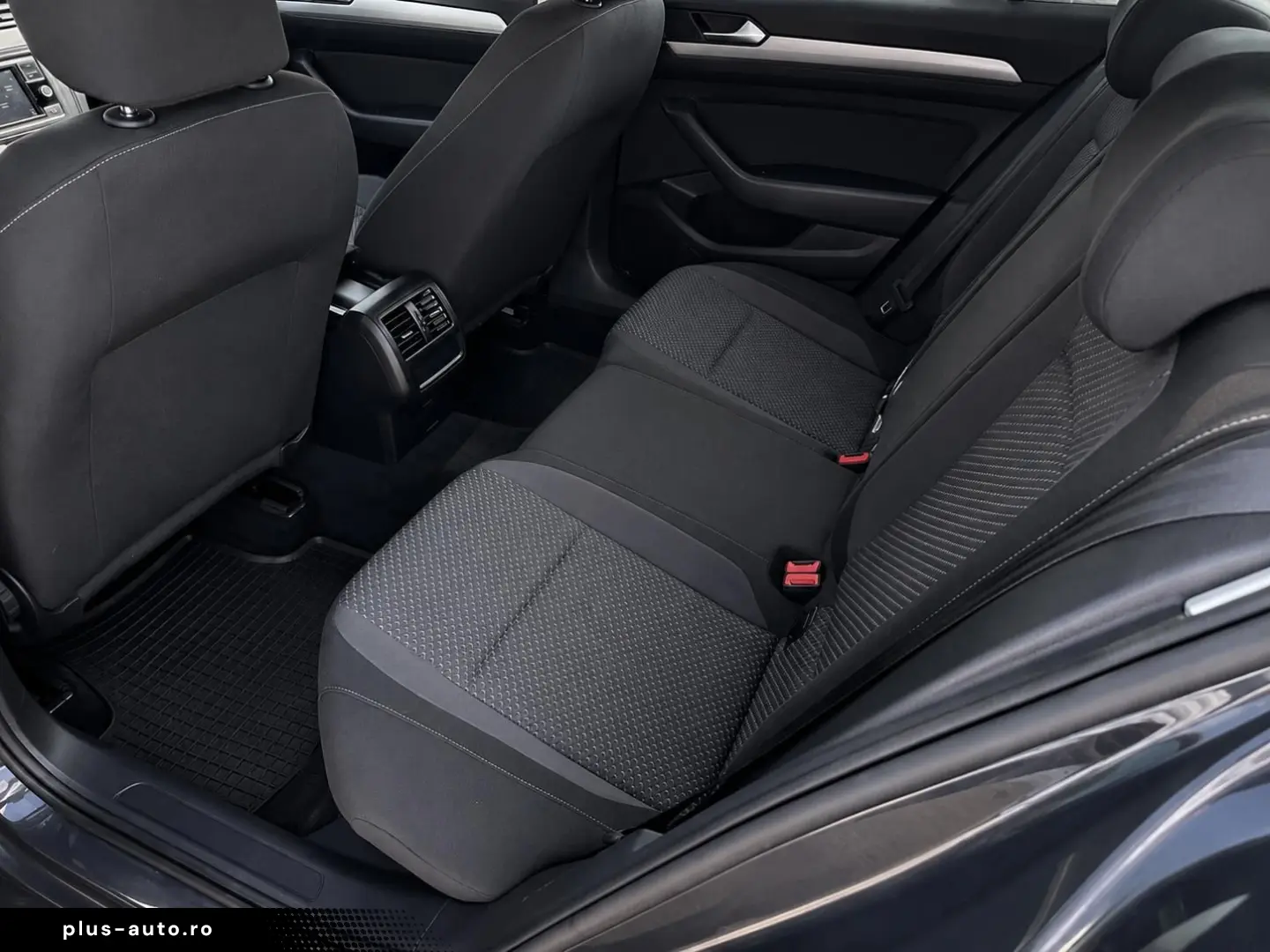 VOLKSWAGEN Passat 2020 — imagine 11