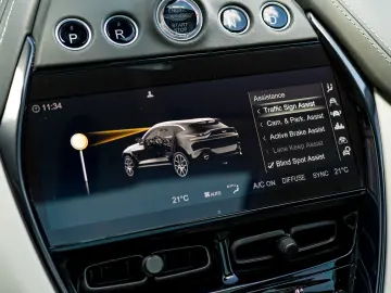Aston Martin DBX707