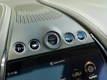 Aston Martin DBX707