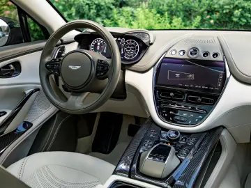 Aston Martin DBX 707