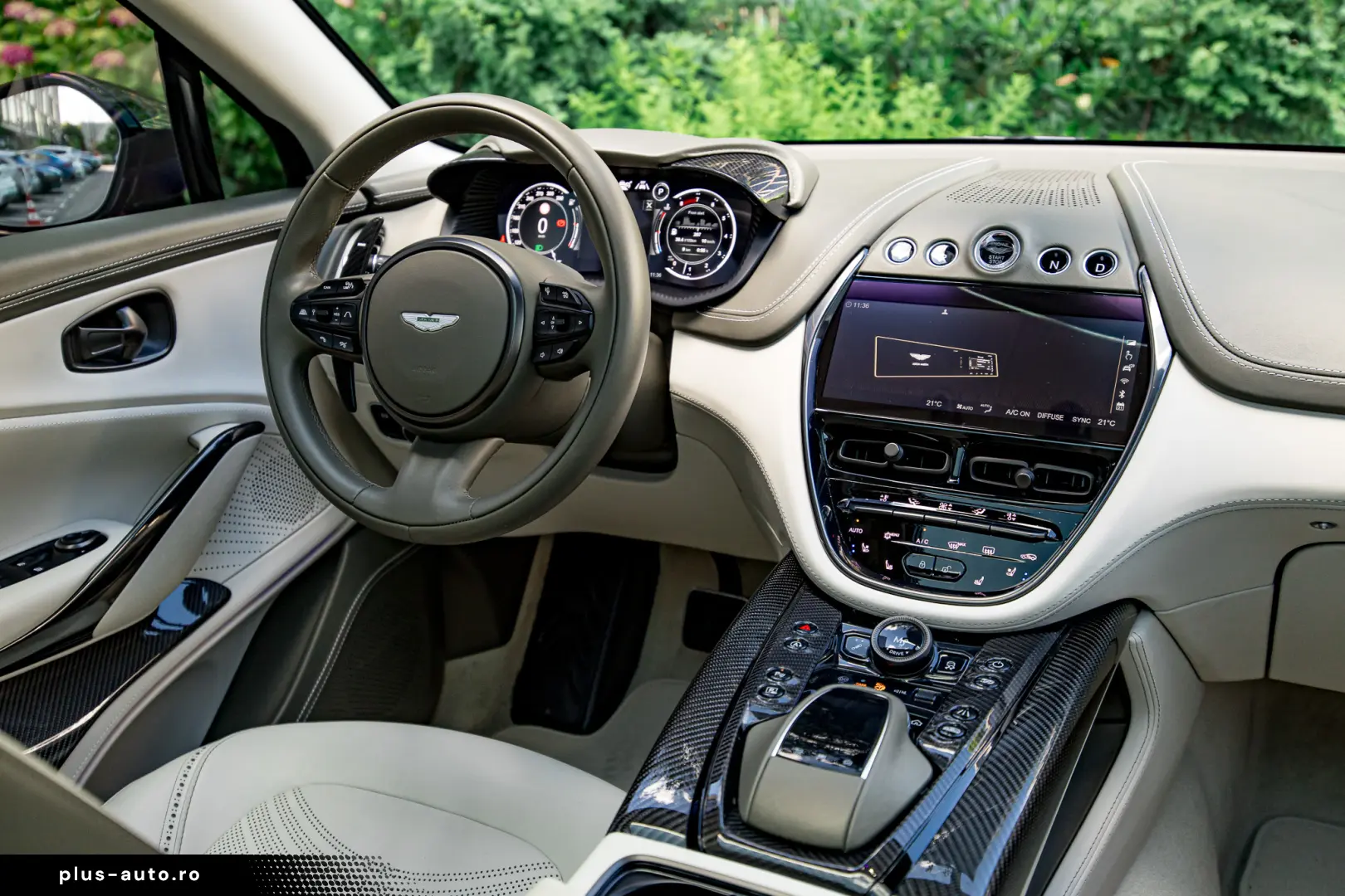 Aston Martin DBX 707