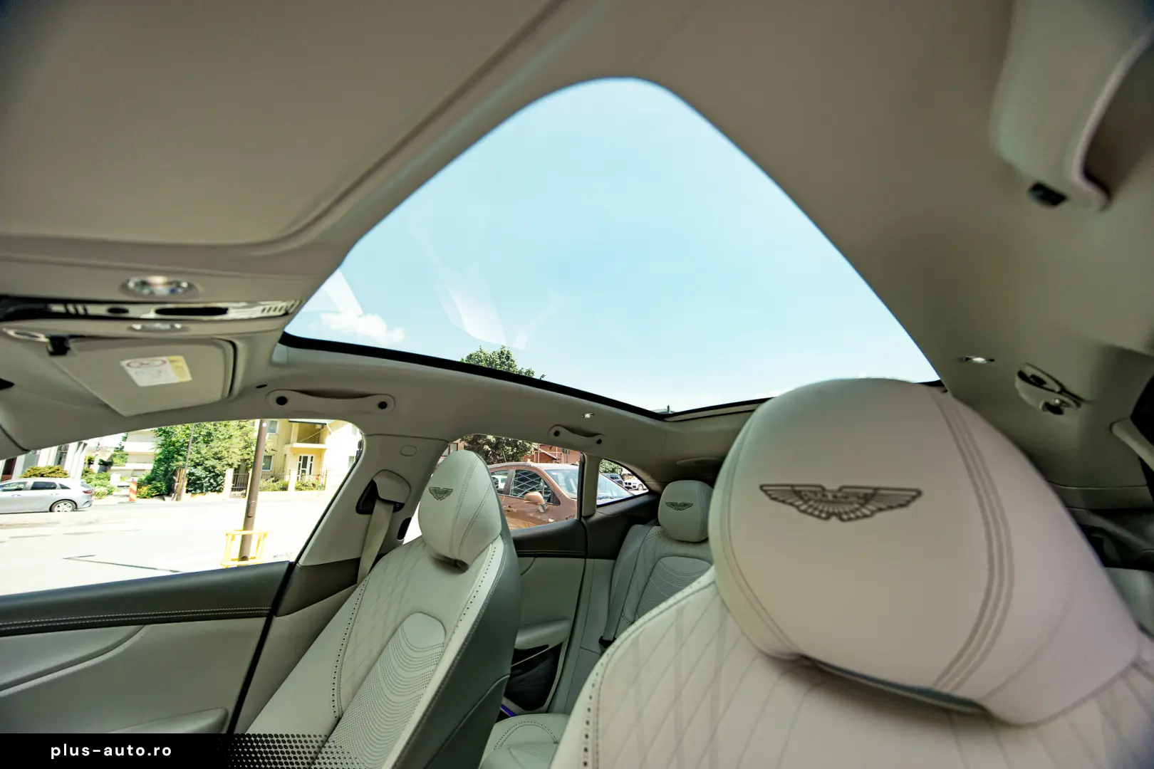 Aston Martin DBX 707