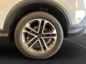 AUDI Q5 2.0 TFSI qu. AHK LED LM 19  Navi PDC RFK ACC