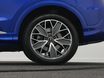 AUDI Q5 Sportback 2.0 TFSI 2x S line  AHK MATRIX 20&…