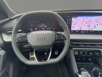 AUDI Q5 S-Line TFSI AHK MATRIX NAVI PANO NEUES MODELL