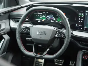 AUDI Q5 2.0 TDI S line edition one Tech pro AHK Matri