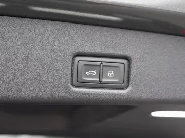AUDI Q5 2.0 TDI S line edition one Tech pro AHK Matri