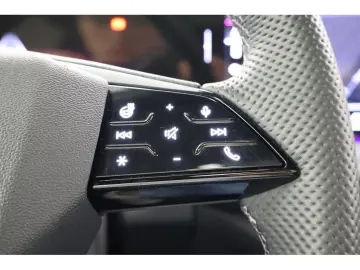 AUDI Q5 2.0 TDI quattro S-line S-tronic Navi LED AHK